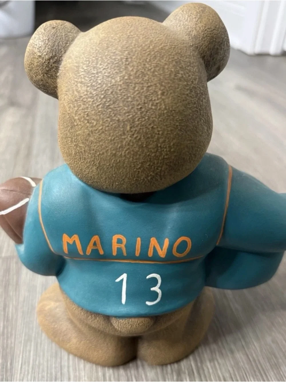 Miami Dolphins Hand Painted Ceramic Bear With Football/hemlet Dan Marino NFL
#13 - Picture 3 of 11
